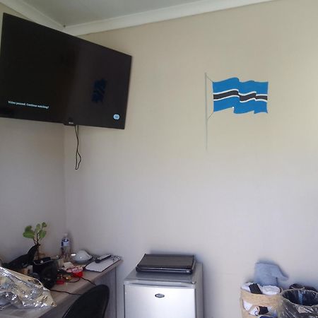Birdville Bnb Guest House Gaborone Exterior foto