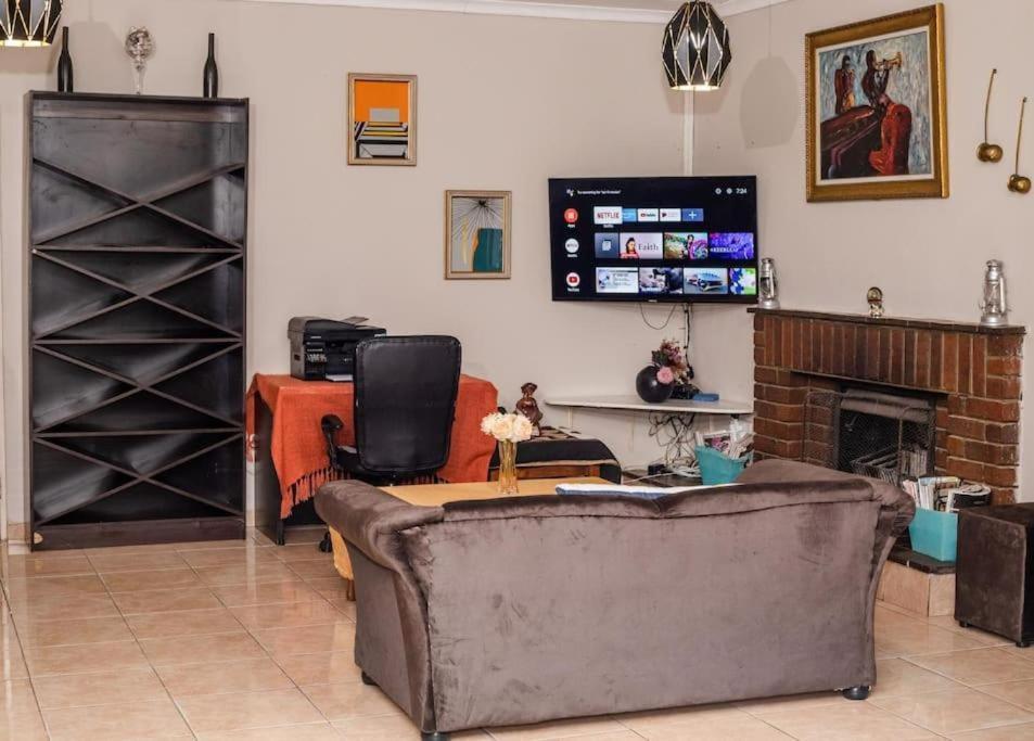 Birdville Bnb Guest House Gaborone Exterior foto